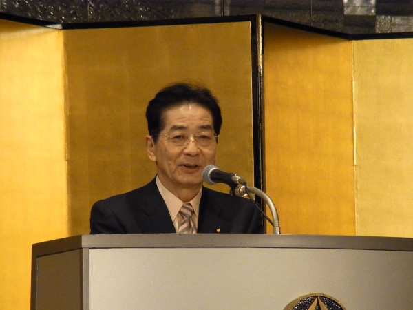 仙谷内閣官房長官 比類のない御三方の挨拶、長官を警護するＳＰの存在に、新年会の会場に異様な緊張感が