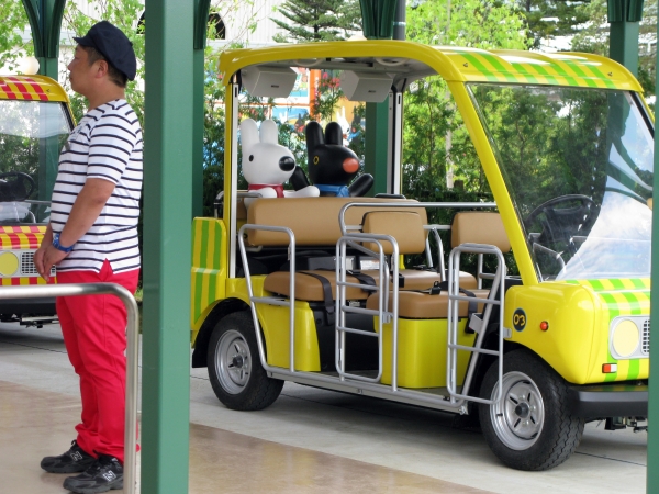 陽気なパリジャン、パリジェンヌが「ボン‐ボワイヤージュ」とお見送り！？『リサとガスパールのパリカート』