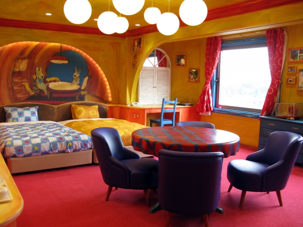 パリのポンピドゥーセンターのパイプの中にあるお家を再現「リサルーム」（定員2～5人）室料４８，０００円～