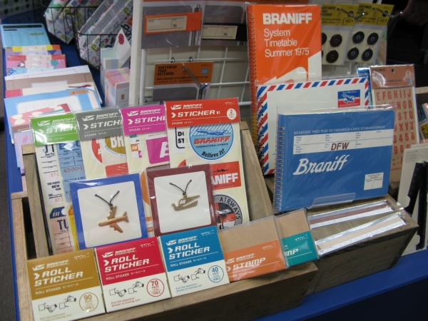 60～70年代のクリエイティブが集結したエアラインをモチーフ　「ブラニフ」デザインフィル