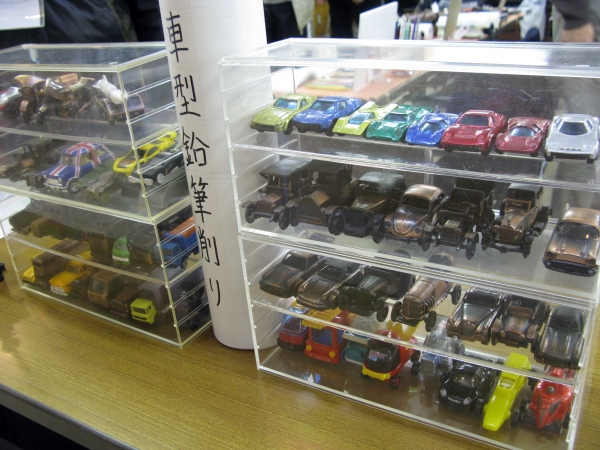 まだまだ個性的な鉛筆削りの所蔵あり。次回は、どんな切口になるかお楽しみに「自動車型鉛筆削り展示」