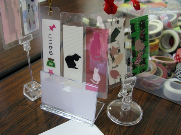 千代紙、折り紙、ふせん、シール、マステ、切り紙等をラミネート加工して、自分だけのしおりが作れます