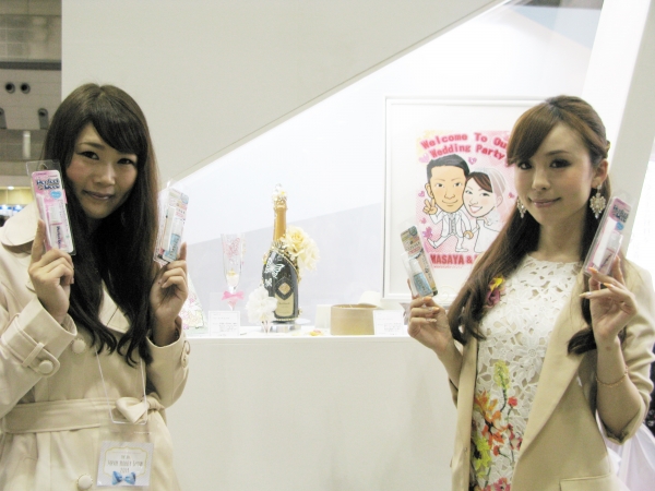 クリエイターも絶賛！「私たちの作品にも『パーフェクトデコ』を使用してます」　セメダイン