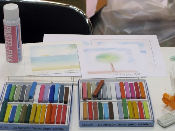 ほんわりとしたやさしい丸い光の絵を描くパステルシャインアートを体験　ターレンスジャパン