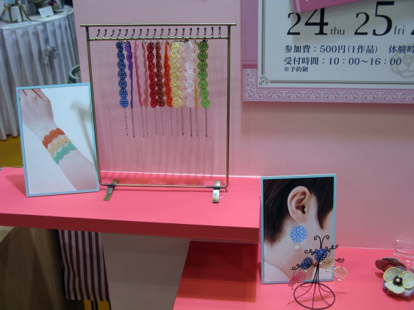 刺しゅうミシン「ファミリーマーカー」を使ってオリジナルアクセサリーを作ってみませんか　ブラザー販売