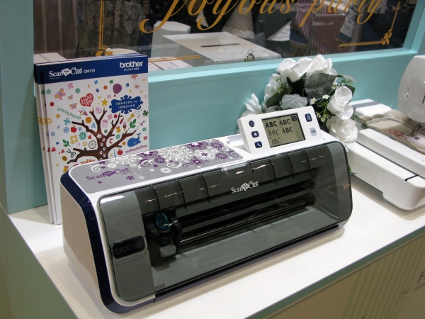 世界初！スキャナー内蔵カッティングマシン「スキャンカット」ブラザー工業