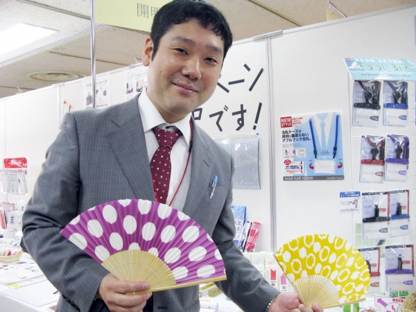 涼を楽しむ、京都で生まれたオリジナルデザインシリーズ「伽羅の香り付き扇子」オープン工業