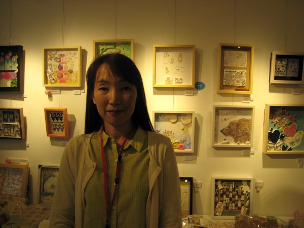 46名のインストラクター作品とインストラクターの石井朋子（ちまちま屋）さん