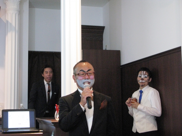 「誰でもが手軽に、自由に表現するための道具を世界中の人々に届けるのが ぺんてる です」と耒谷部長