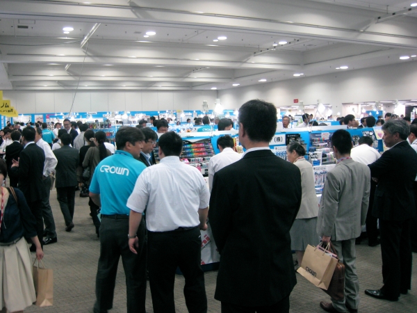 賑わう会場の様子