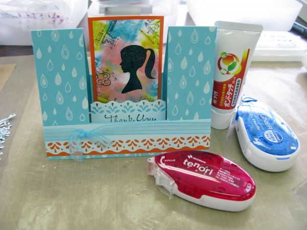 「立てて飾れるステップカード」　タイニィ・ドッツ