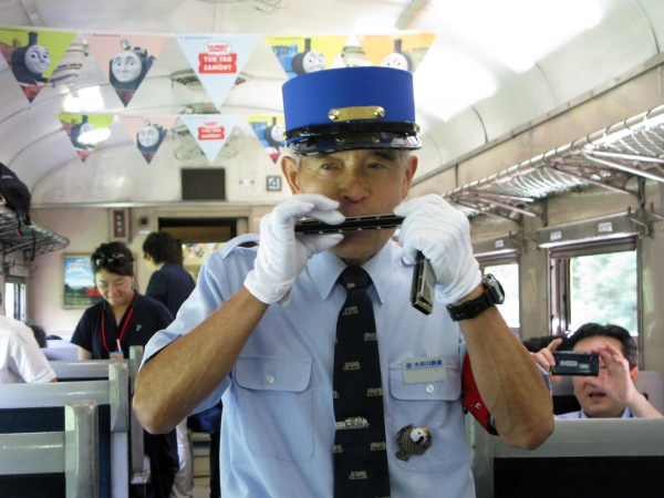 車内では、車掌さんのハモニカ演奏「ふるさと」が聴けるかも！？