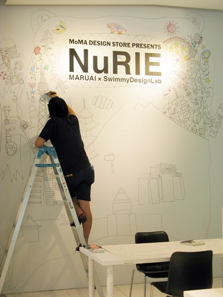 SwimmyDesignLab・吉水卓氏によるライブペインティング。巨大NuRIEワールドを、みんなで完成させよう！！
