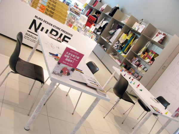 大きなぬり絵体験コーナー開催中