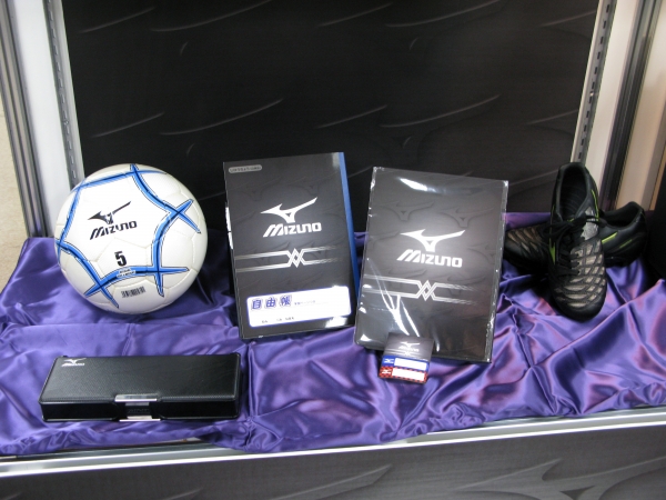 男子、人気ブランド「ミズノ」。今年は、シンプルでかっこいい、ブラックベースデザイン「新入学商品」