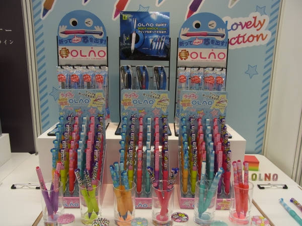 女子カラーでリメイク。ペン先やグリップ等にも新色を採用、カラフルでアクティブなデザイン。