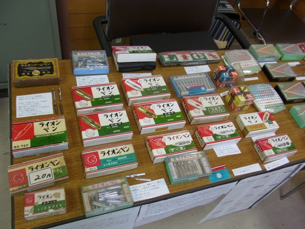 赤・白・緑の特徴ある配色、遊び心のあるネーミングと、斬新なパッケージ展開「ライオンペン」　藤川研究室