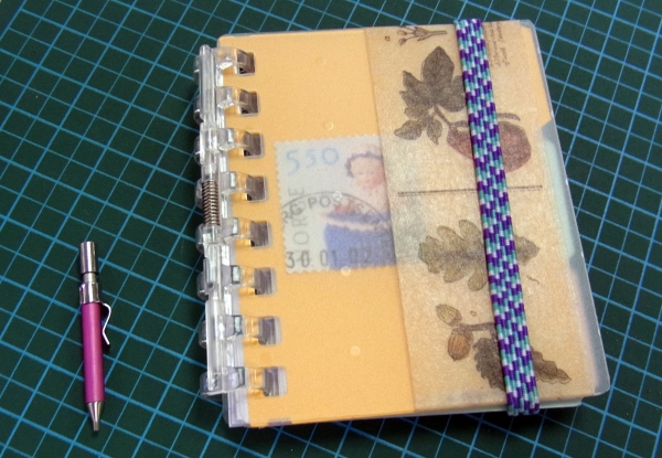 ラミーサファリの芯ホルダー、全長10cmのミニ筆記具、ミニミニ文具セット等作ります　isu