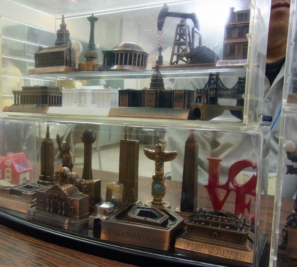 今回は建物型鉛筆削り展示とプレゼントコーナー　おでんくん鉛筆削ありがとうございます　kana