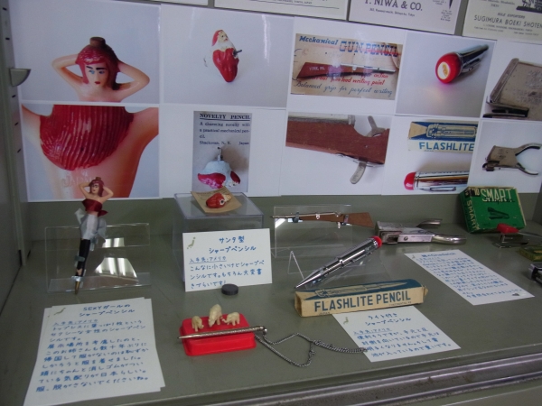 ちょっと雑でおもちゃのような里帰り文房具を展示　たいみち