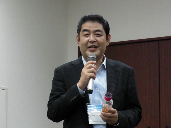 「今まで学童向けのケズリキャップに加え、新たに女性向けのペンシル専用シャープナーです」