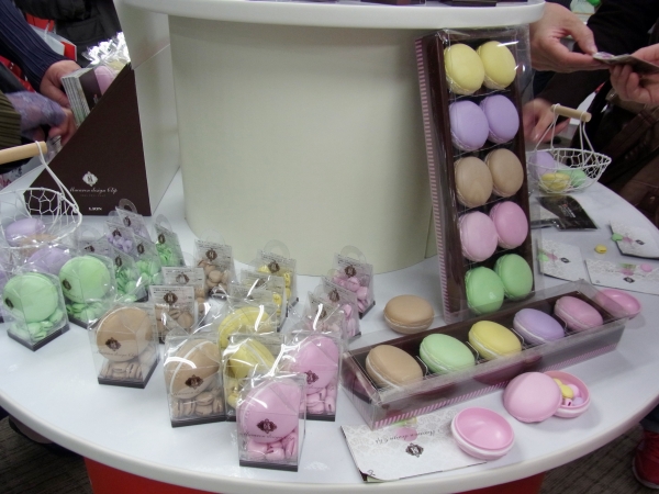 プレゼントにも最適、やわらかな色合いを机に集めれば癒しに「マカロンデザインクリップ」ライオン事務器