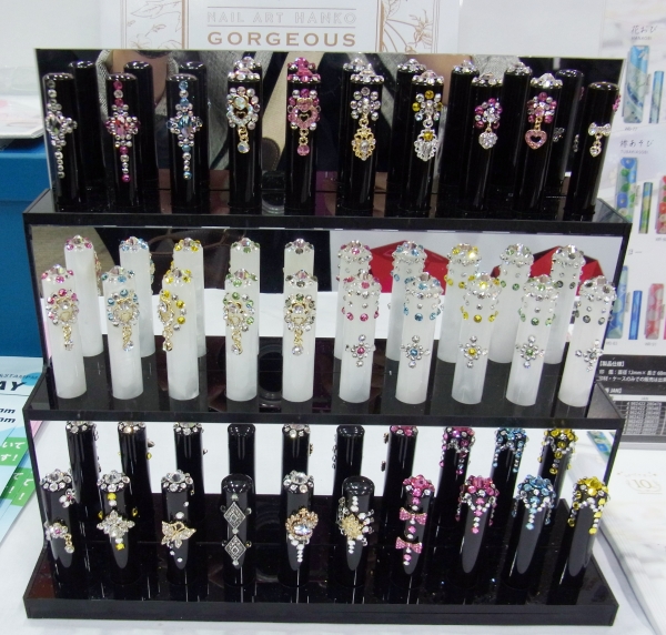 プロのネイリストの手によって仕上げられた、ネイルアートはんこ「ＧＯＲＧＥＯＵＳ」サンビー