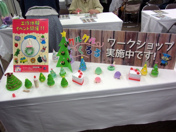 工作用カラー段ボール「クルクルくるる」でペンキャップ作り　キョクトウアソシエイツ