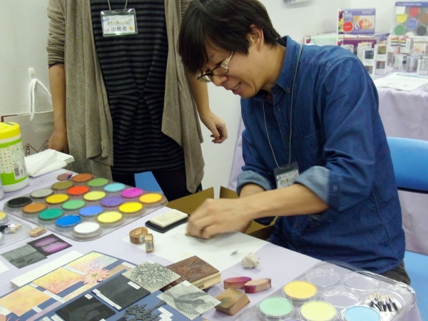 ドライタイプの色材パンパステルを使ったＡＴＣ（アーティストトレーディングカード）制作　ホルベイン画材