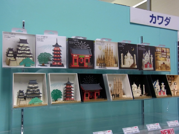 こちらは9月発売の姫路城、五重塔、サグラダファミリア、タージマハルなど「paper nano」新製品　カワダ