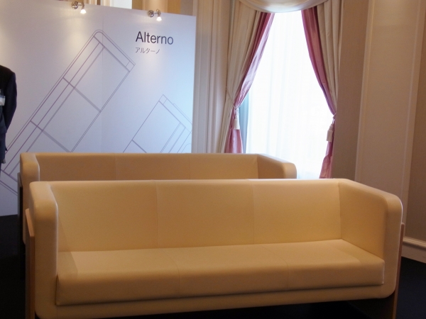 病院の待合室でもゆったり座れる「アルターノ」