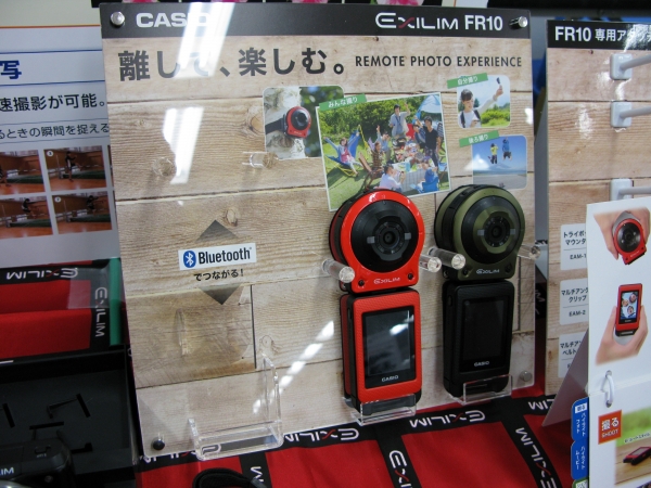 レンズとモニターを切り離すことで、自由自在に撮影できる「