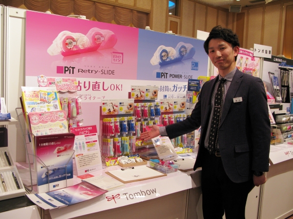 お求めやすい価格になった、使いきりタイプのテープのり「ＰｉＴパワー-スライド」「ＰｉＴパワー-スライド」です。