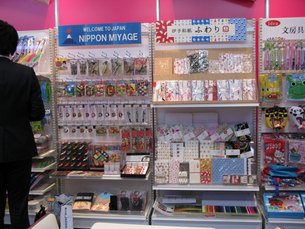 海外旅行客に向け日本製の筆記具をはじめ Made in土産を提案　ニッケン文具