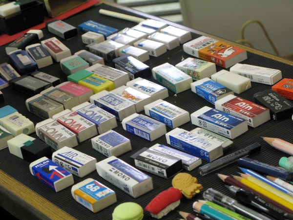 初代MONO消しゴム、旧OMNI 1･3･4、天然ゴム等、消し比べ「どの消しゴムが好み？」ものぐさ博物館 館長