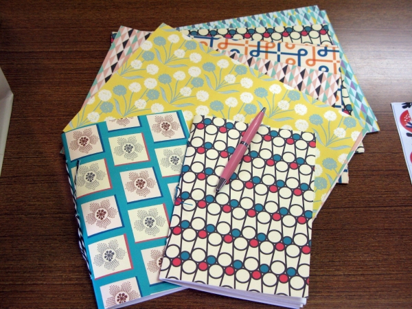 オリジナルのデザインペーパーを使って、20分で作るハンディサイズの小さなノート「My Notebook」　Kuff Luff