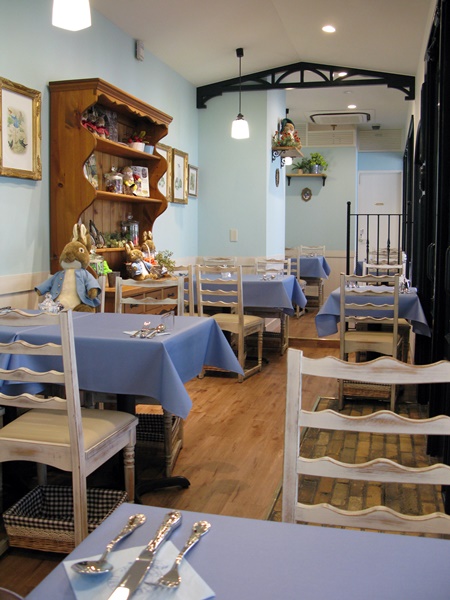 英国らしいクラシカルモダンなエッセンスを添えた店内