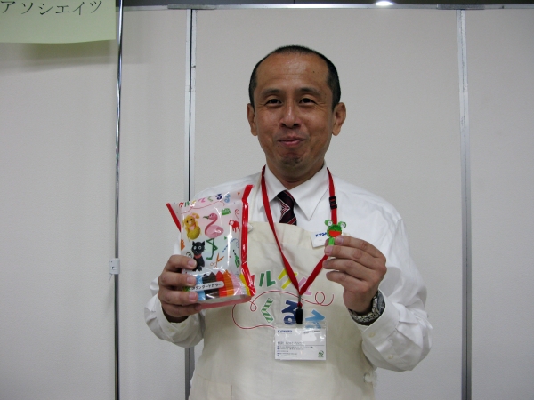 くるくる巻いて簡単工作「クルクルくるる」ペンキャップ体験イベント　キョクトウ・アソシエイツ