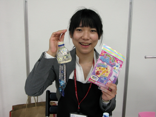 サンキャッチャー風の飾りが作れるビーズを付属。光の反射と音の手作り風鈴「デコキラふうりんキット」デビカ