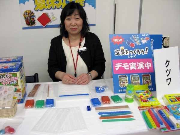 ねんどで、和紙のような質感のカードでできちゃう　文具を作ろうシリーズ「ねんどでカードづくりキット」　クツワ