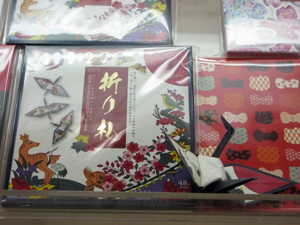 猪鹿蝶など花札（1組48枚）が折り紙に　海外旅行客向けインバウンド提案に最適「折り札」トーヨー