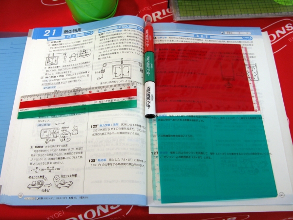 新発想ドッキングタイプの暗記用マーカーとマルチ下敷　「マルチ暗記シリーズ」　共栄プラスチック