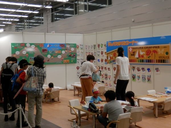 サクラ・クレパスぬりえコーナー