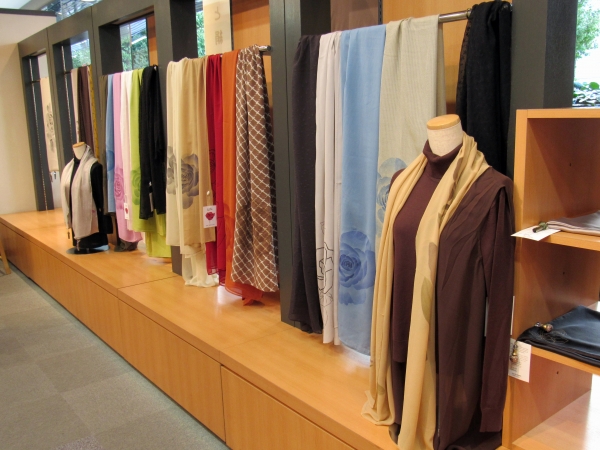 艶やかなロングストール