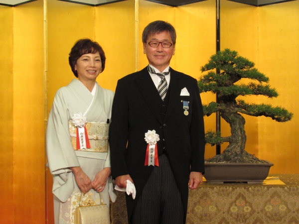 伝達式を終えた小川晃弘氏夫妻