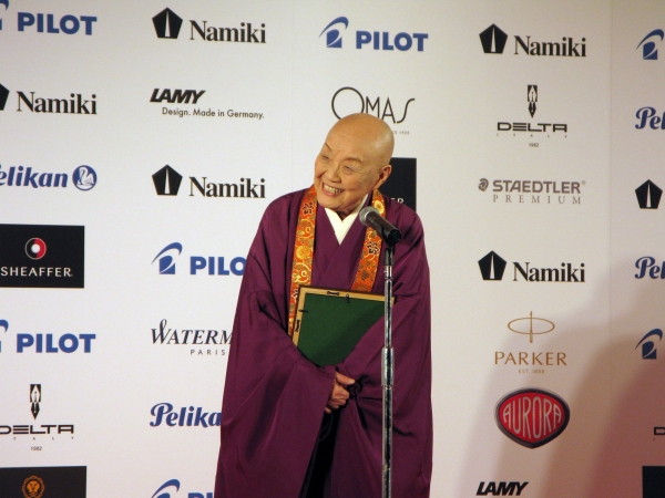 「万年筆で小説を書くと新しい発想が出てきます。手を使い書くことは大切」と、瀬戸内さん