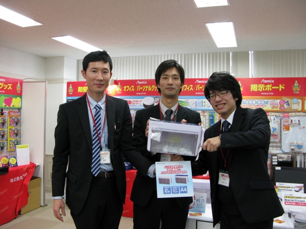 ハンドルを回す力を30％低減（同社比）で軽～く　ハイセキュリティ「ハンドマイクロカットシュレッダー」アスカ