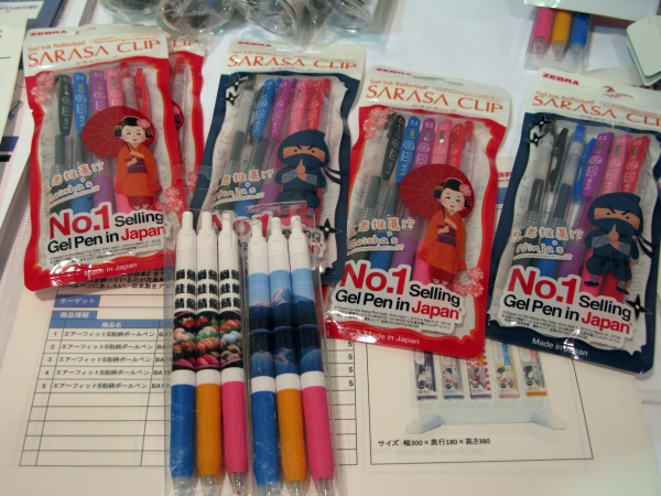 訪日観光客のお土産に！フジヤマ、スシなど日本を代表するデザイン ボールペン「サラサクリップ」ゼブラ