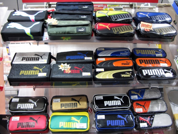 ＰＵＭＡシリーズ　たっぷり収納の「ネオンキャットペンケース」やコンパクト「メッシュキャットペンケース」クツワ