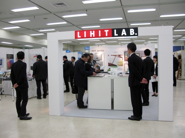 水彩画を描く人に新たな提案。リヒトラブが画材市場に新規参入